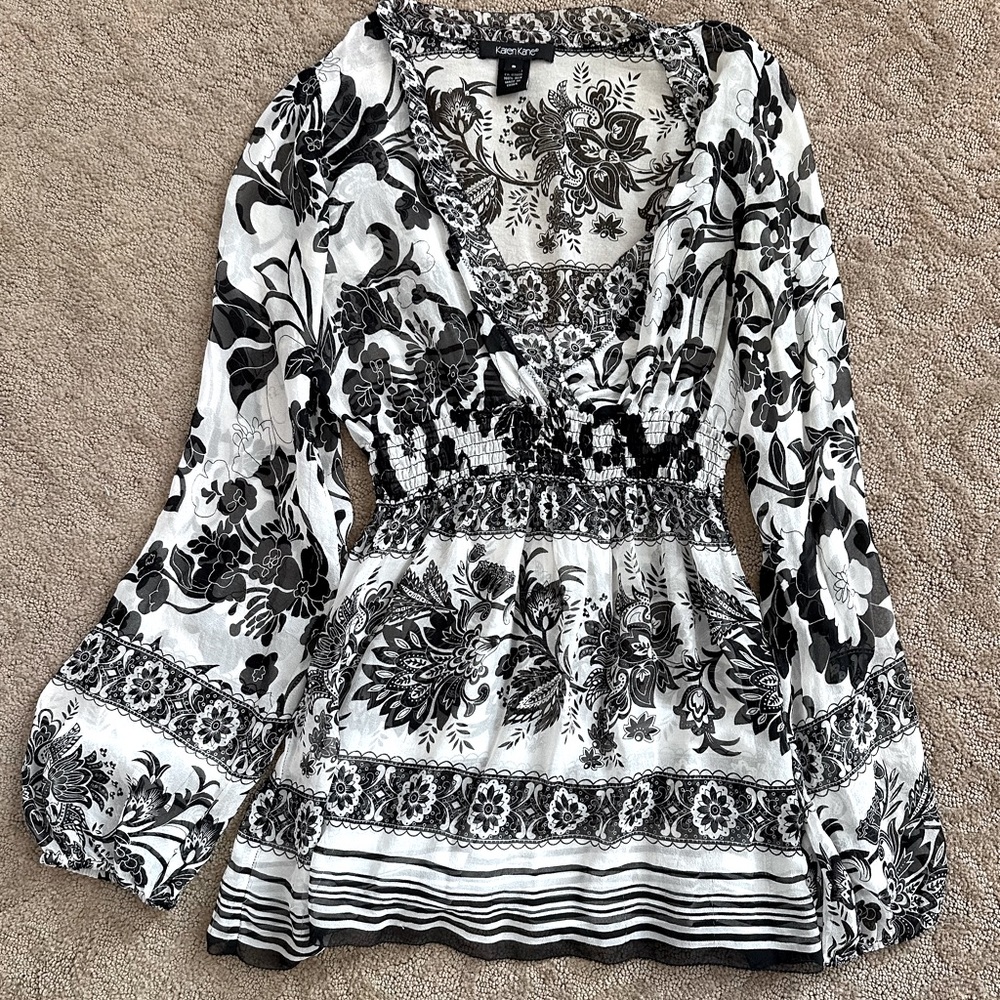 Karen Kane Black and White Shear Floral long sleeve elastic waist flattering Top